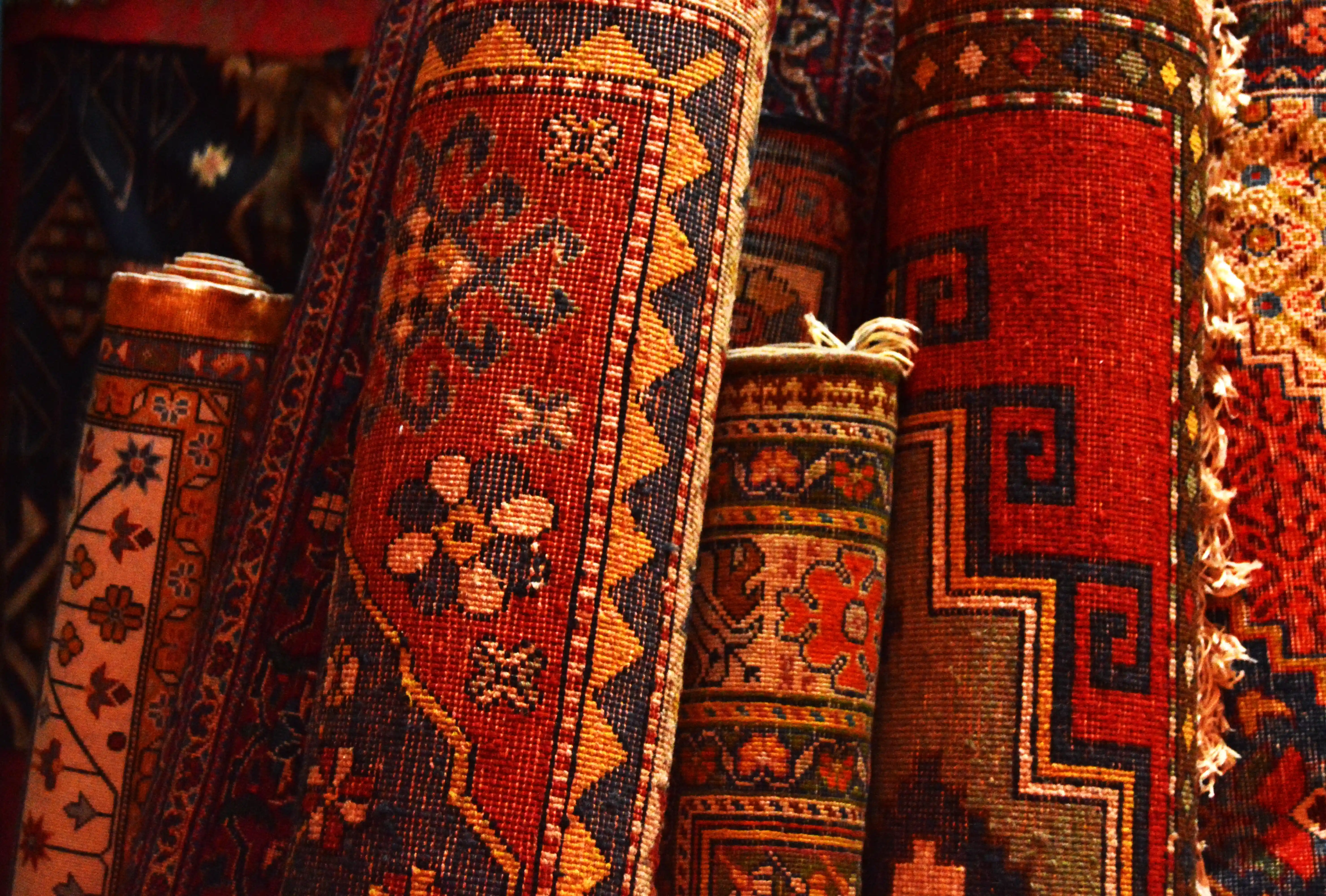 A living room with a beautiful rug on the floor